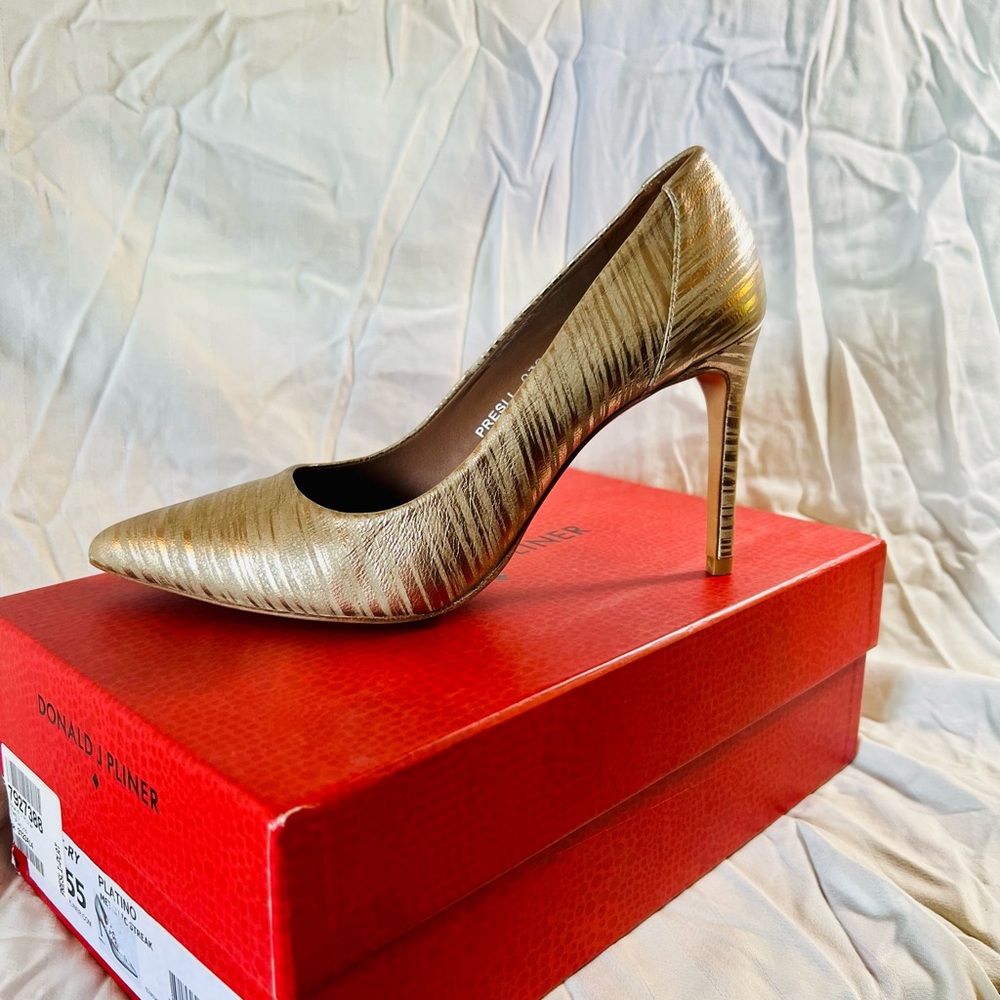 NWT Donald Pliner Platino Stiletto